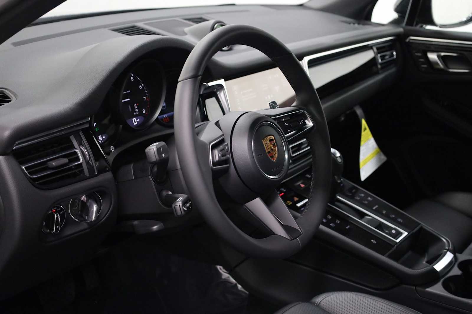 Thumbnail: 2026 Porsche Macan - 4