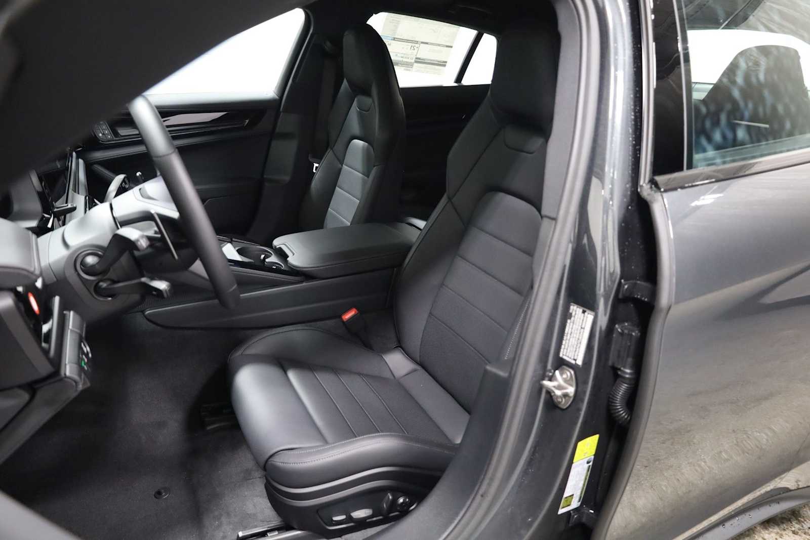 Thumbnail: 2026 Porsche Panamera - 5