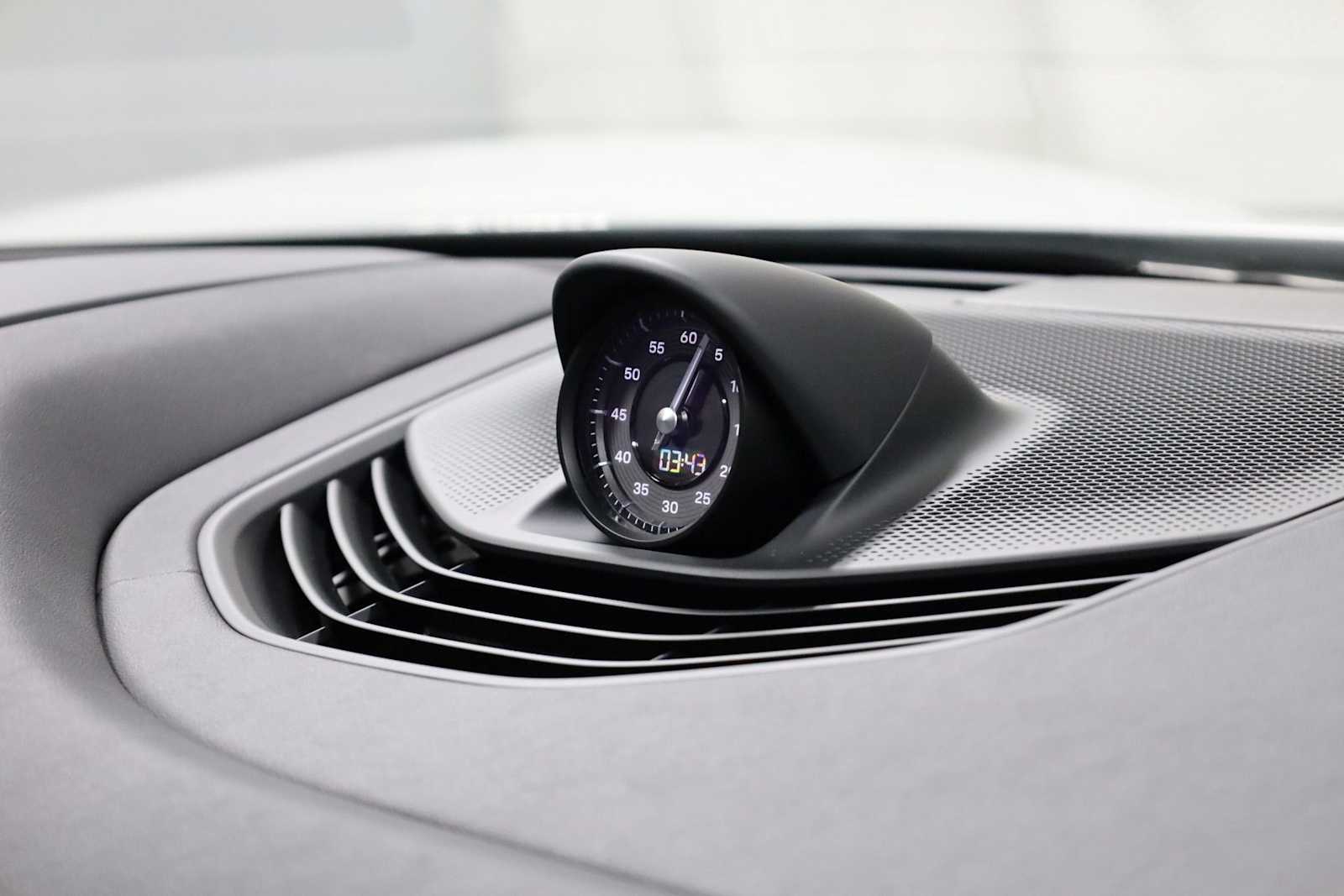 Thumbnail: 2025 Porsche Taycan - 24