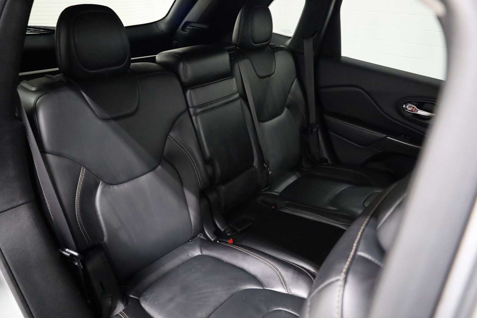 Thumbnail: 2016 Jeep Cherokee - 34