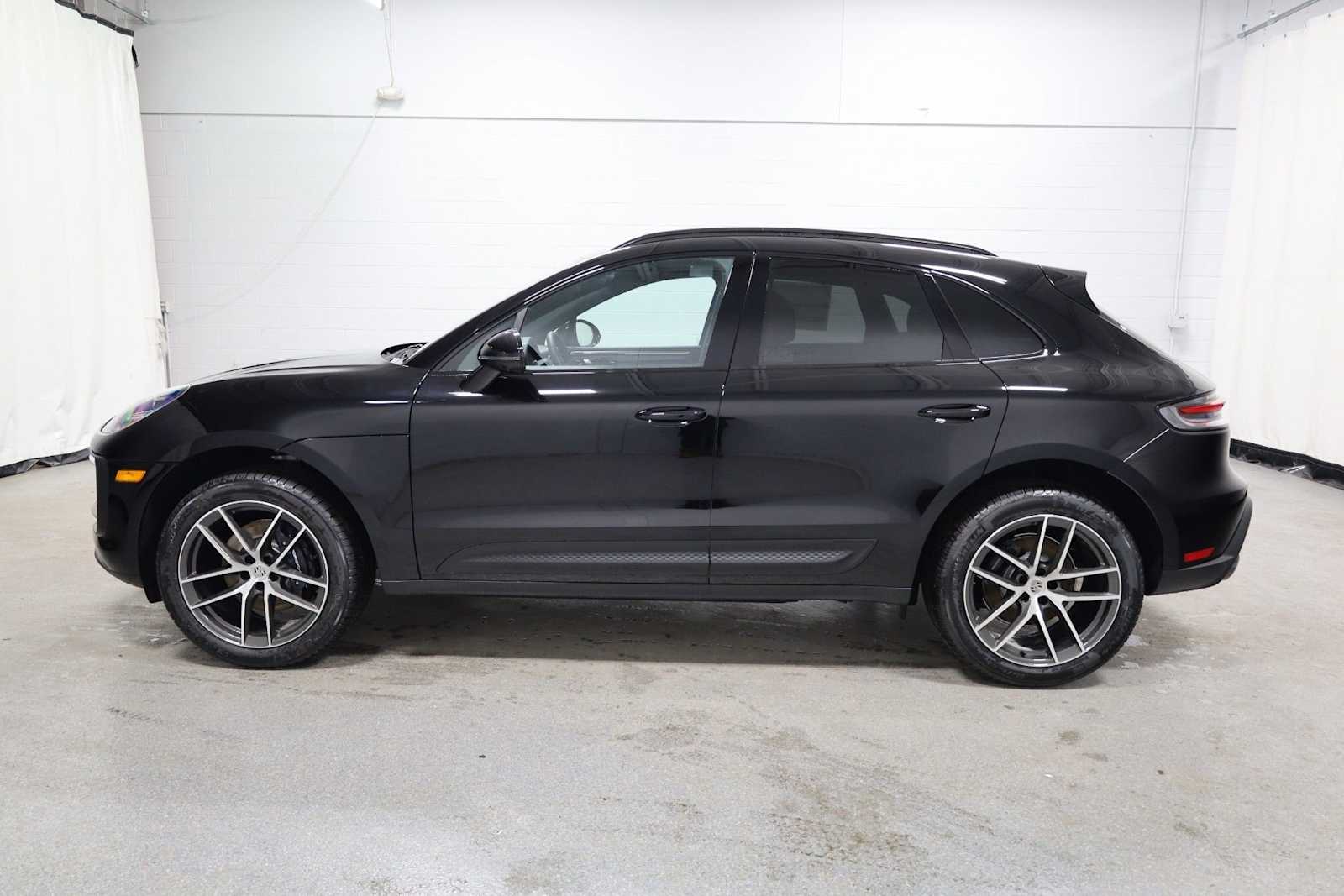 Thumbnail: 2026 Porsche Macan - 2