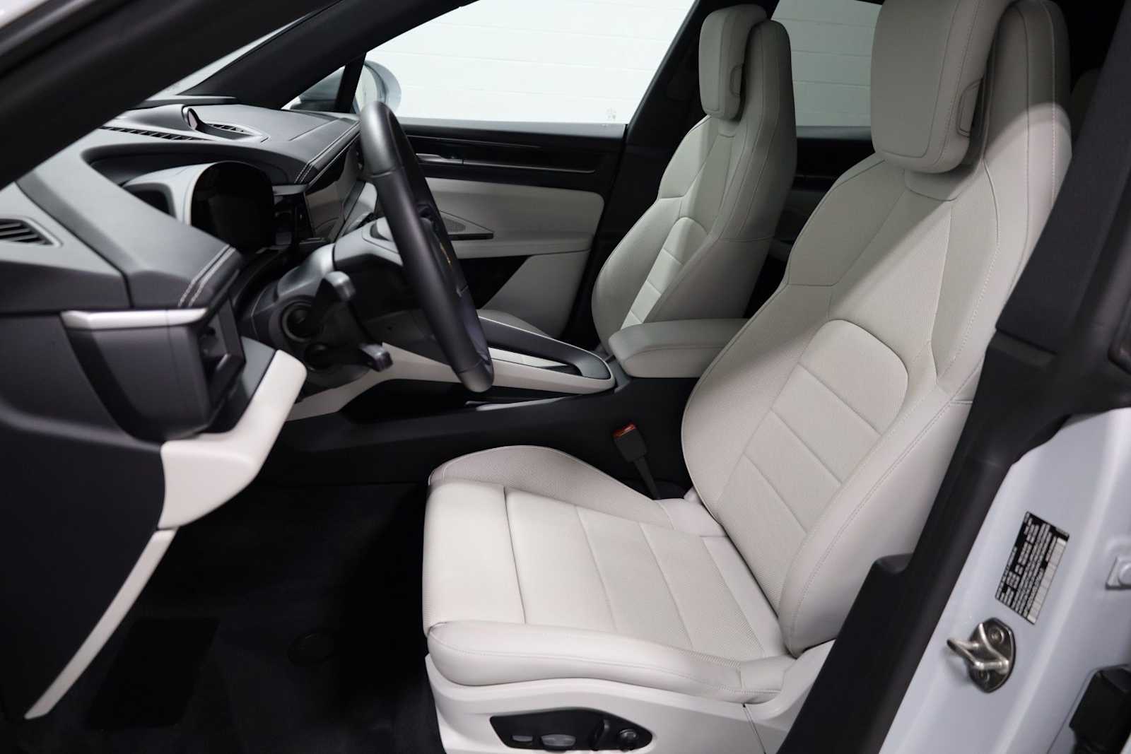 Thumbnail: 2025 Porsche Macan - 5