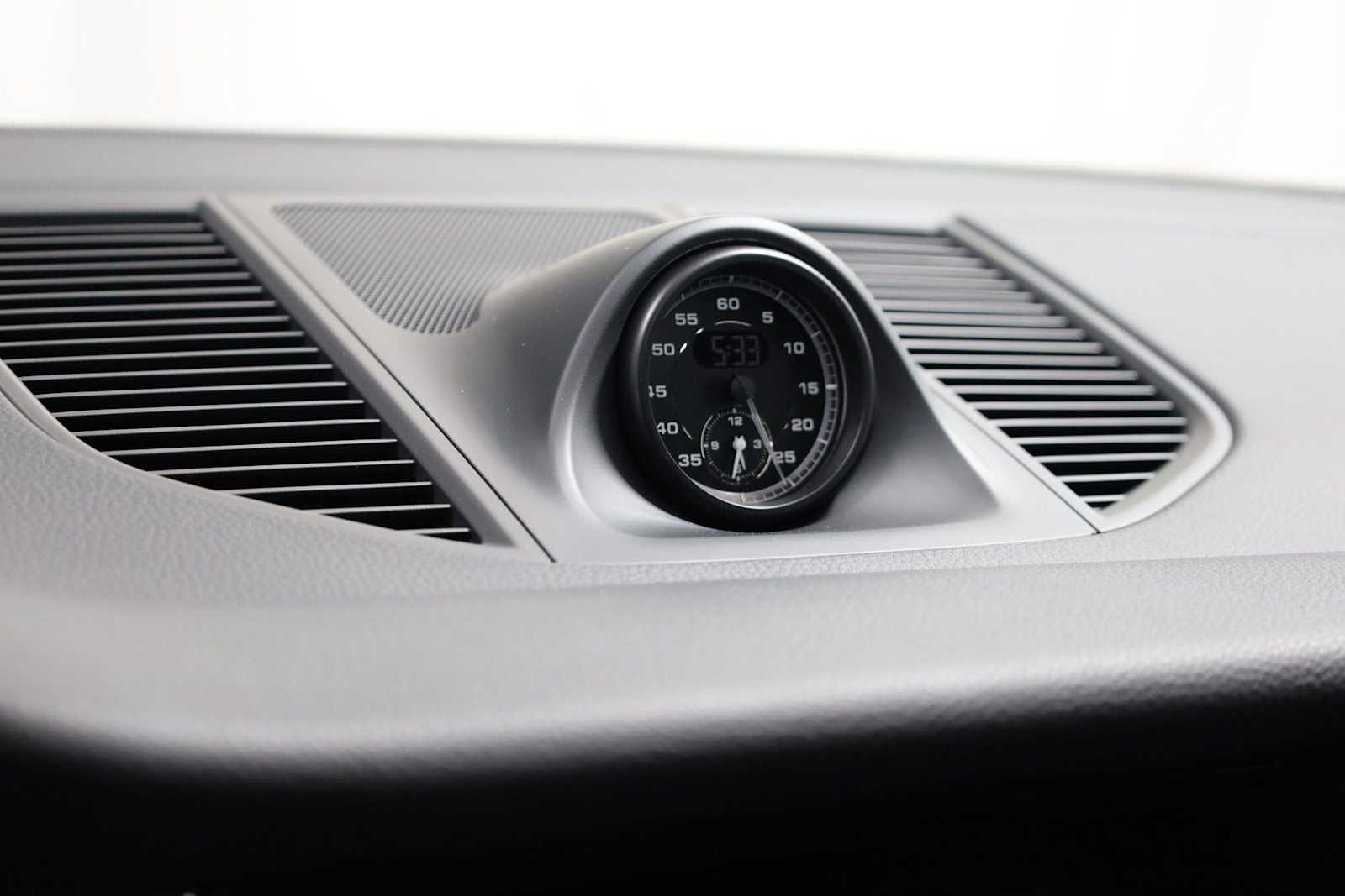 Thumbnail: 2026 Porsche Macan - 18