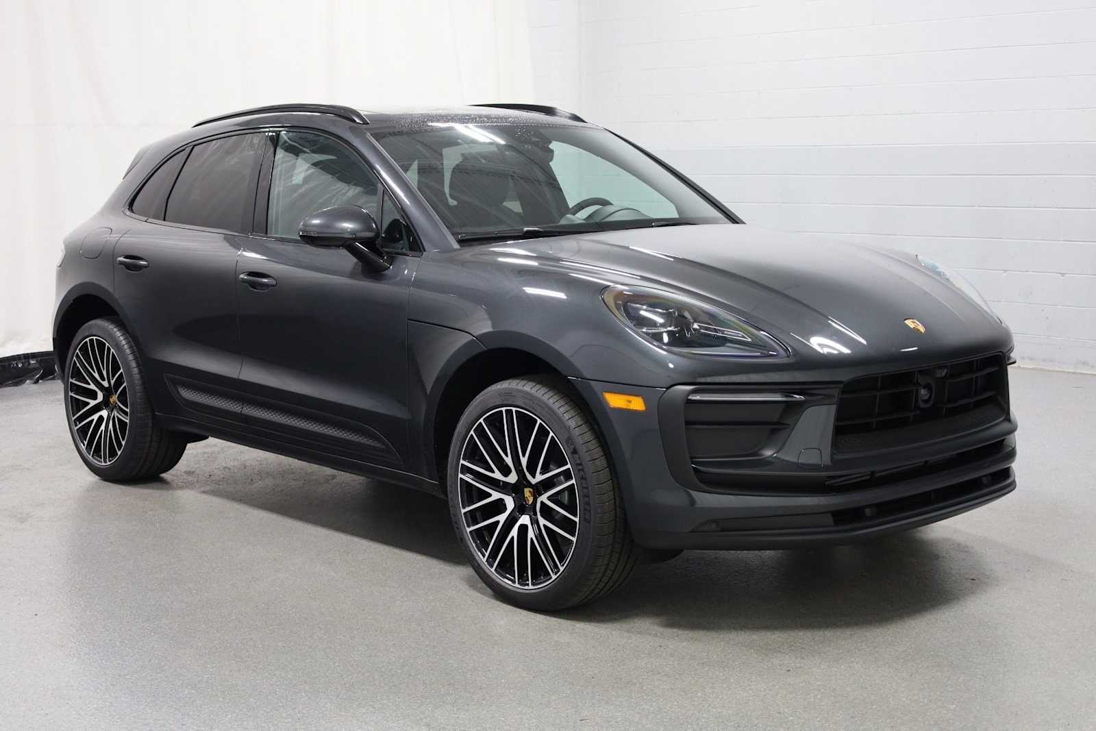 Thumbnail: 2026 Porsche Macan - 13
