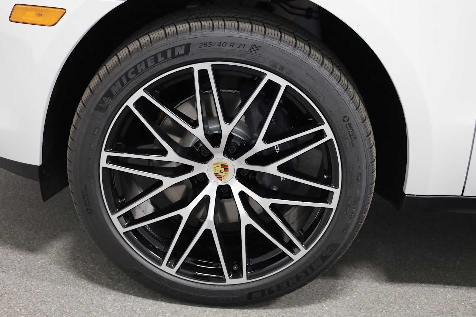 Thumbnail: 2026 Porsche Macan - 40