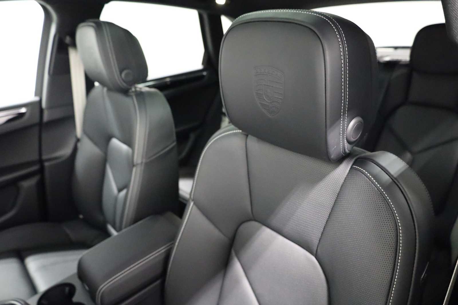 Thumbnail: 2026 Porsche Macan - 19