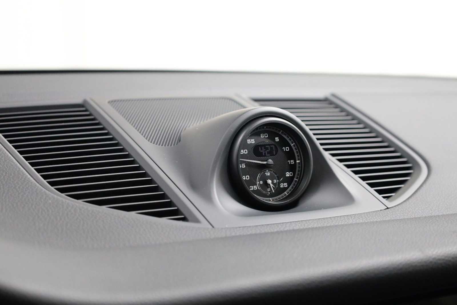 Thumbnail: 2026 Porsche Macan - 18