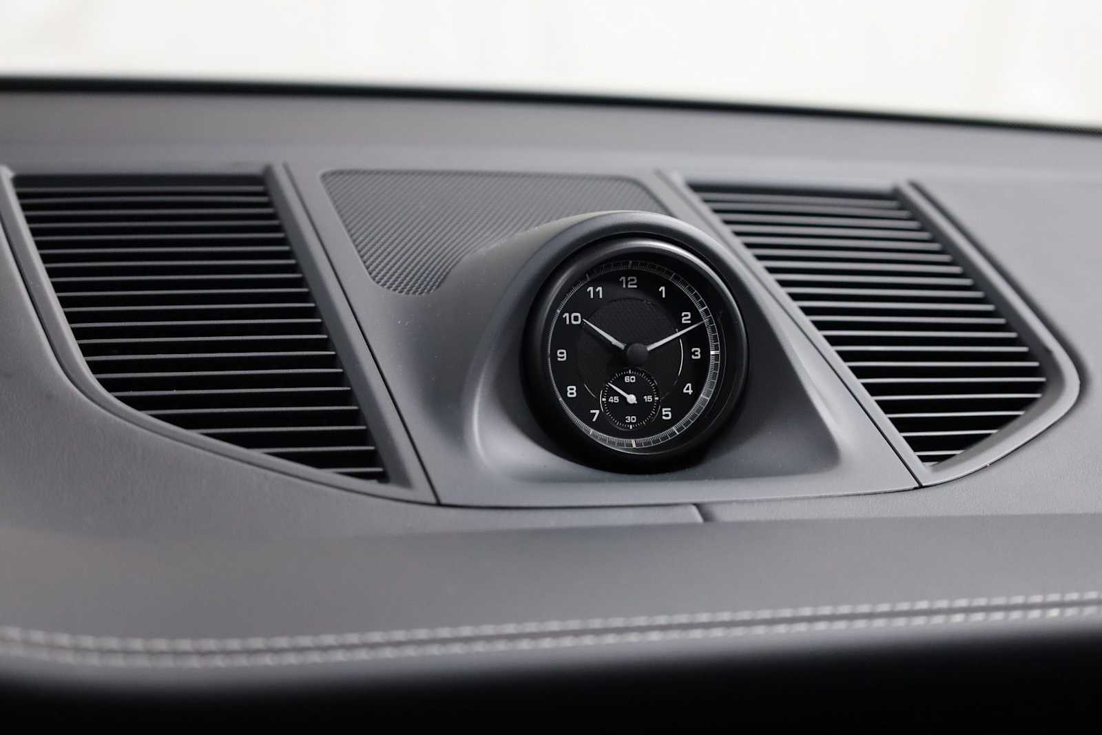 Thumbnail: 2026 Porsche Macan - 18