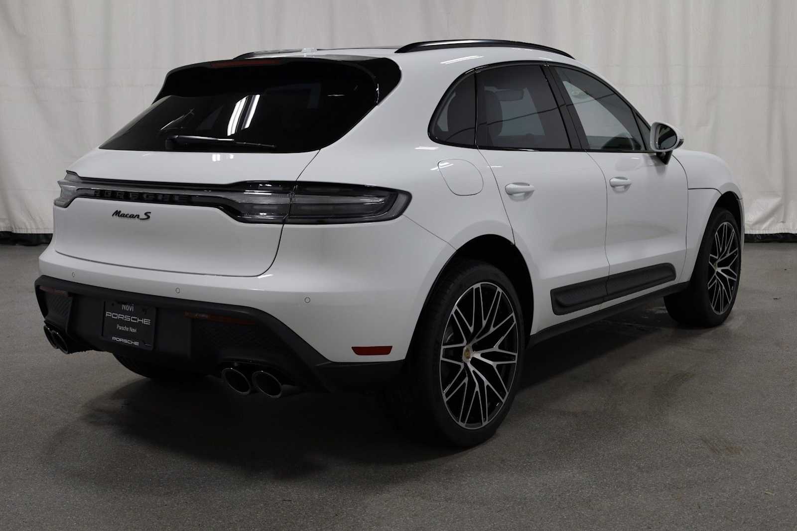 Thumbnail: 2026 Porsche Macan - 9