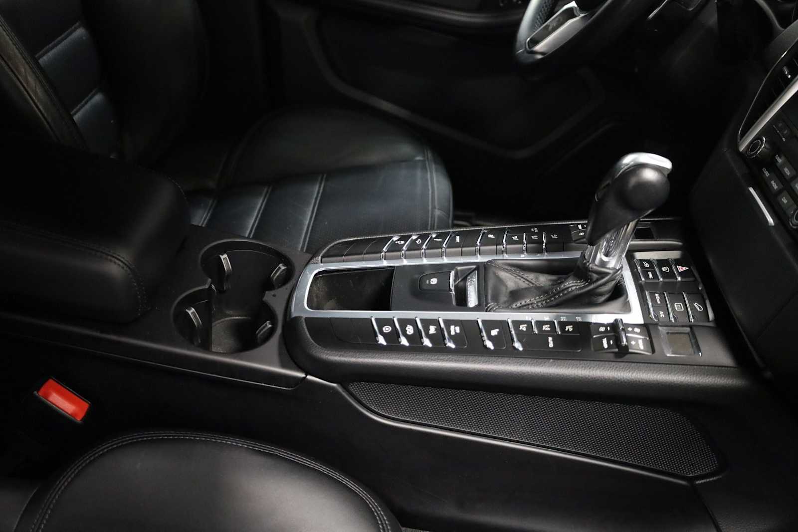 Thumbnail: 2018 Porsche Macan - 21