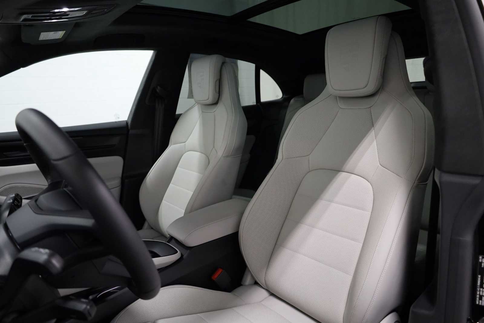Thumbnail: 2025 Porsche Macan - 5