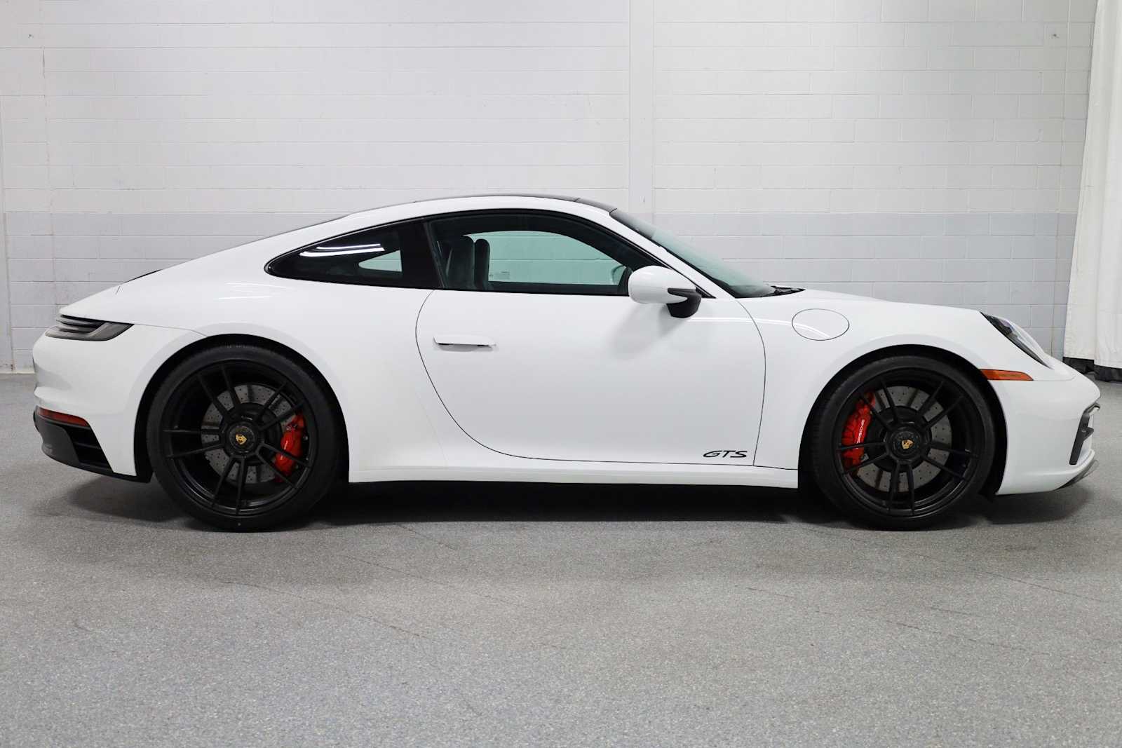 Thumbnail: 2022 Porsche 911 - 10