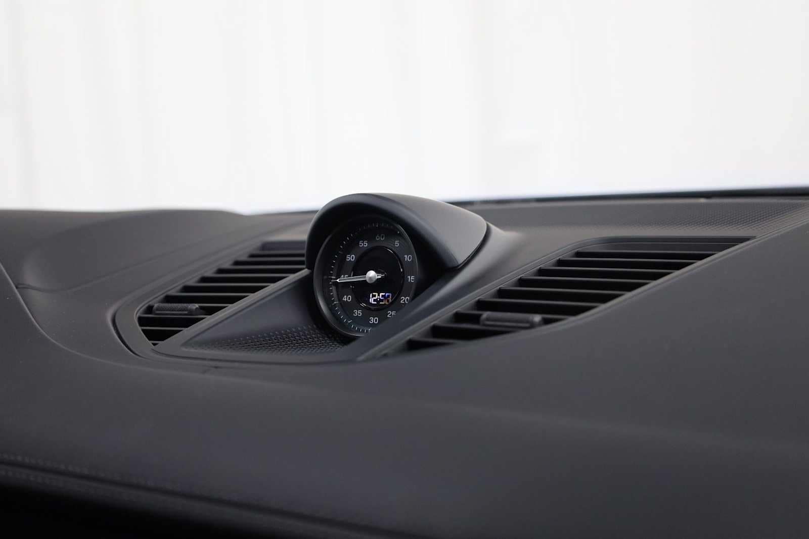 Thumbnail: 2026 Porsche Panamera - 23