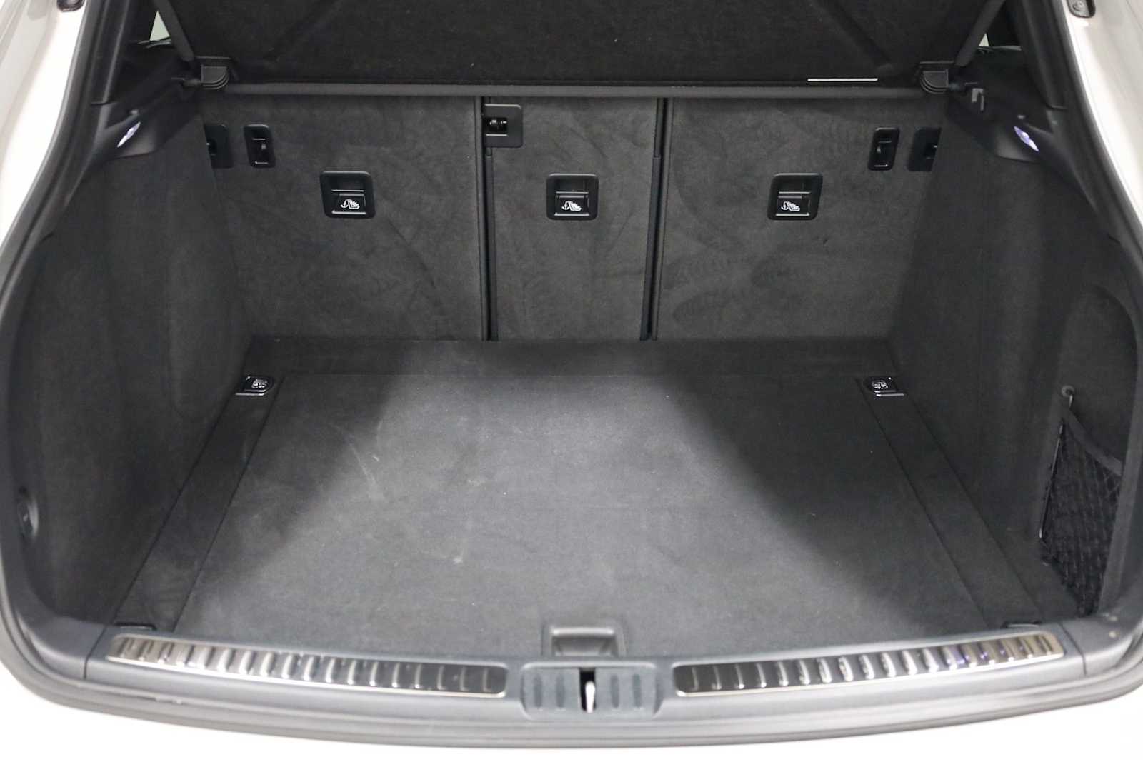 Thumbnail: 2025 Porsche Macan - 41