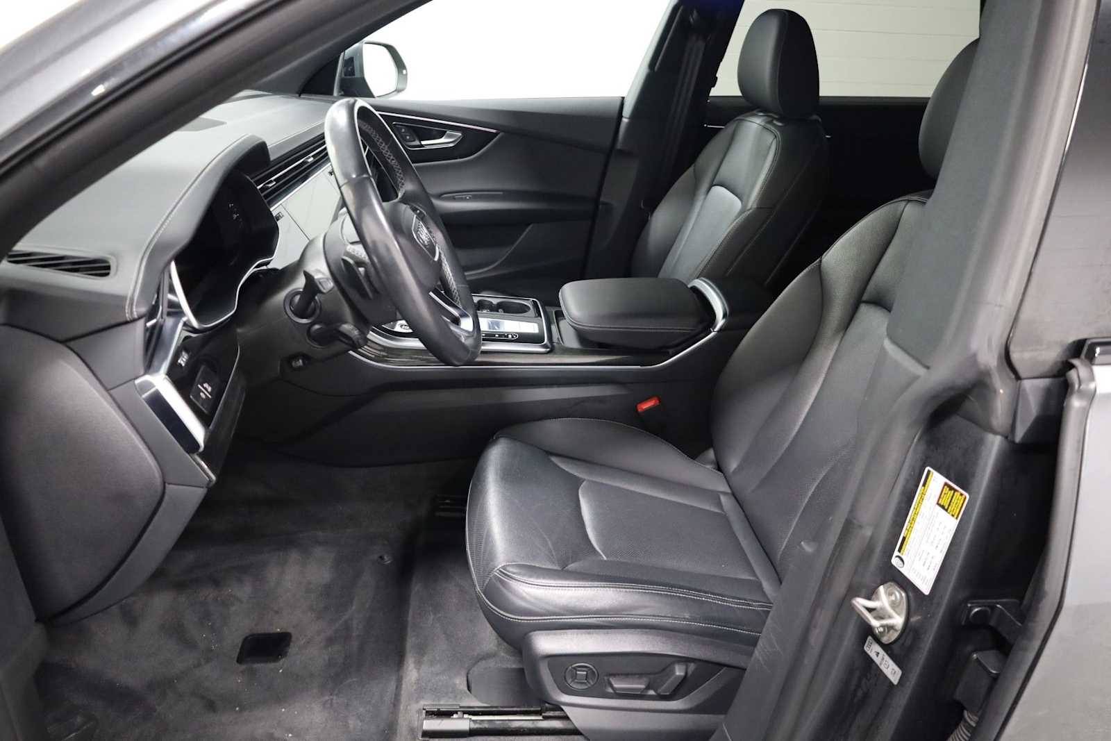 Thumbnail: 2021 Audi Q8 - 5