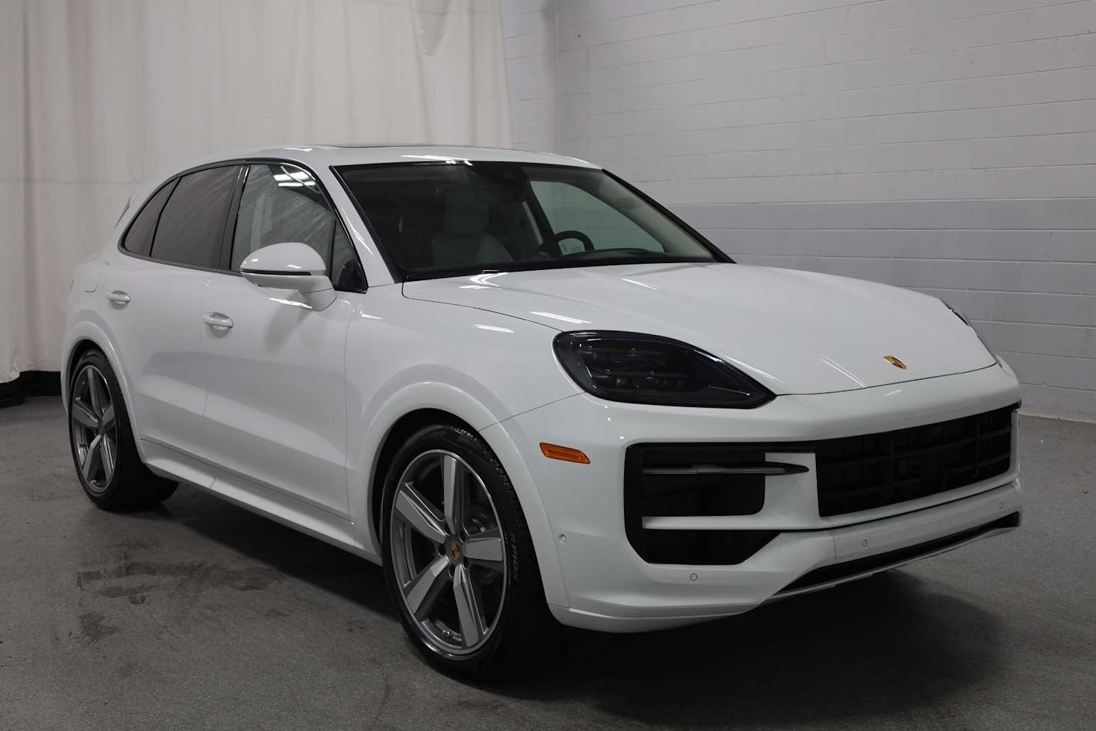Thumbnail: 2025 Porsche Cayenne - 13