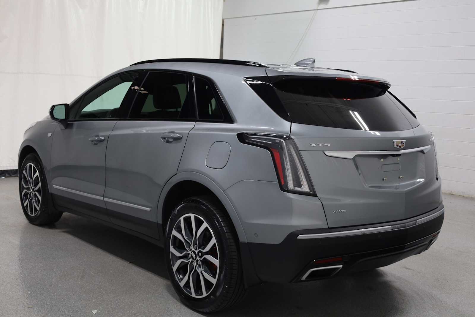 Thumbnail: 2023 Cadillac XT5 - 3