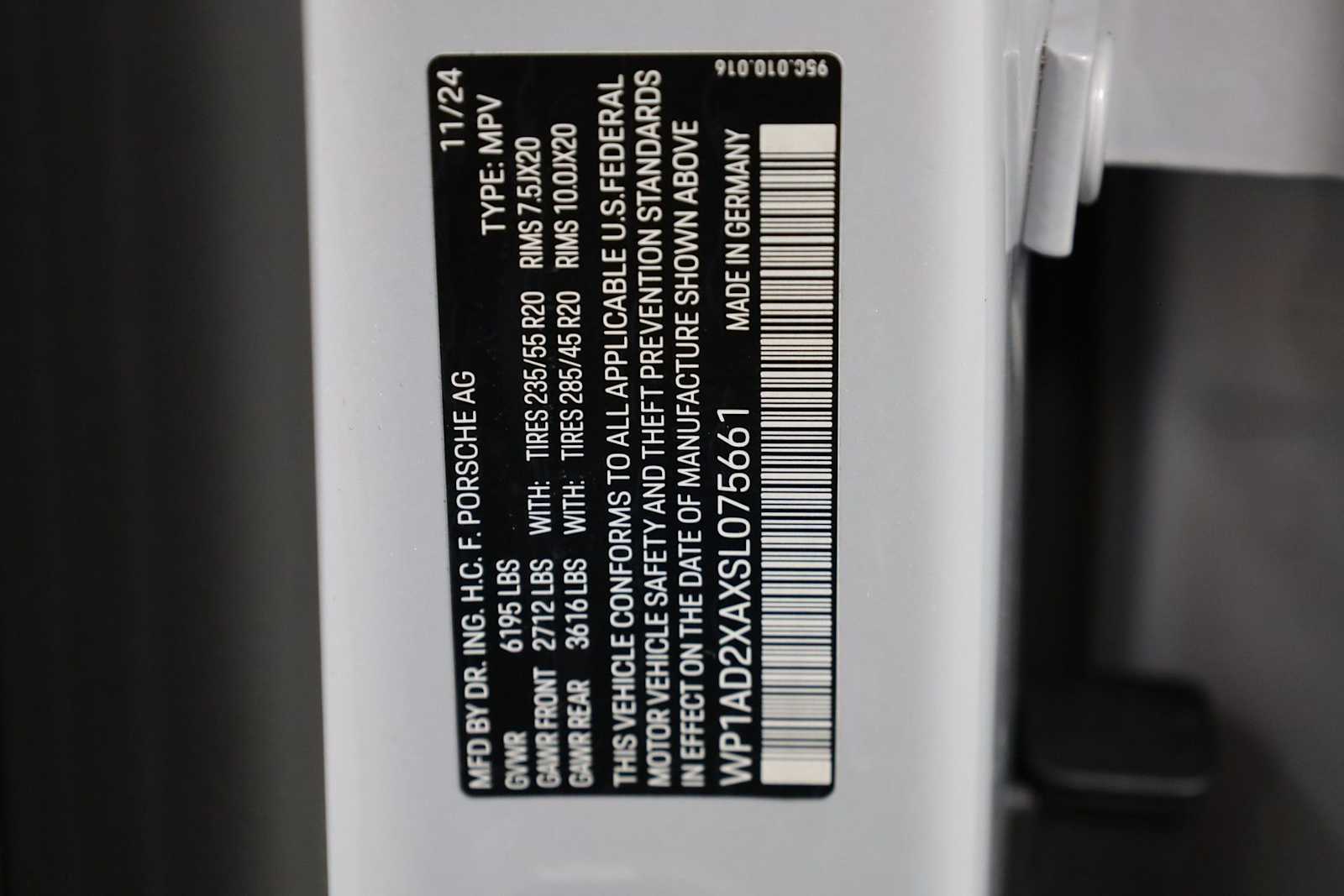 Thumbnail: 2025 Porsche Macan - 43