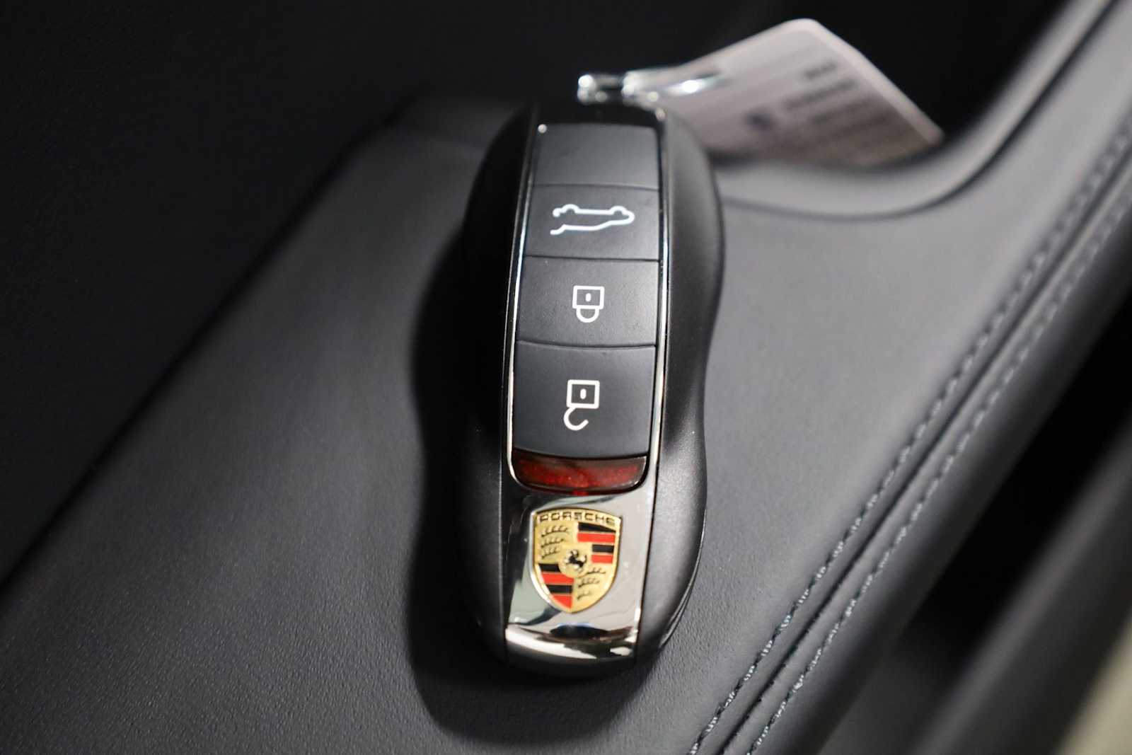 Thumbnail: 2026 Porsche Macan - 43