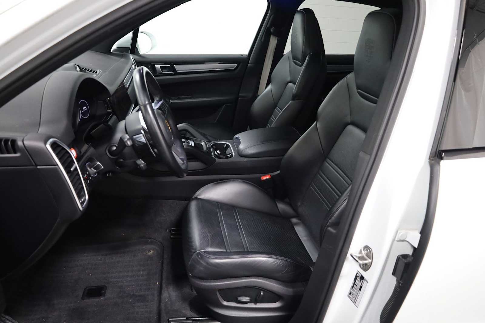 Thumbnail: 2023 Porsche Cayenne - 5