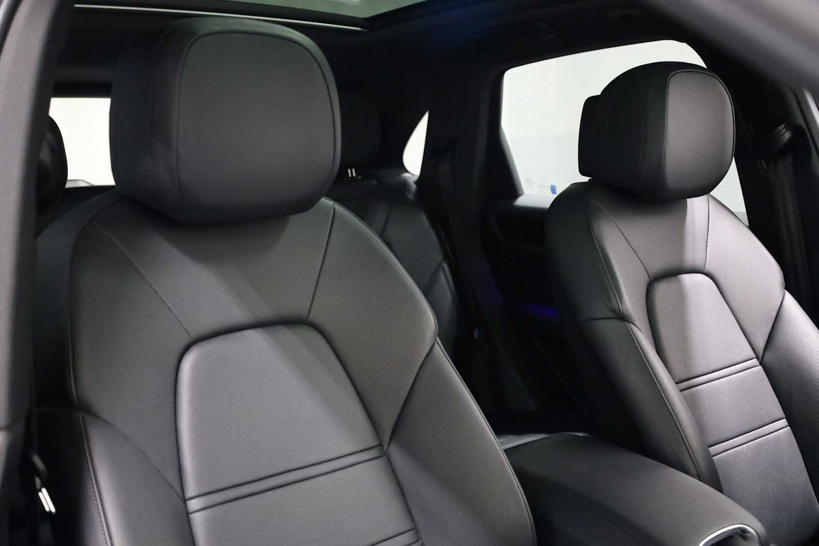 Thumbnail: 2022 Porsche Cayenne - 22