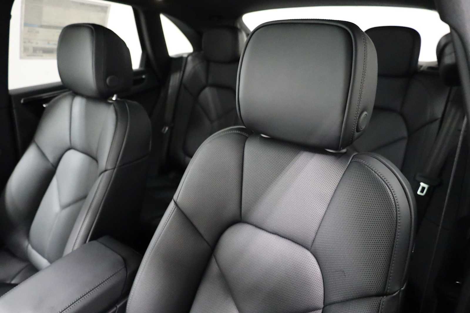 Thumbnail: 2026 Porsche Macan - 19