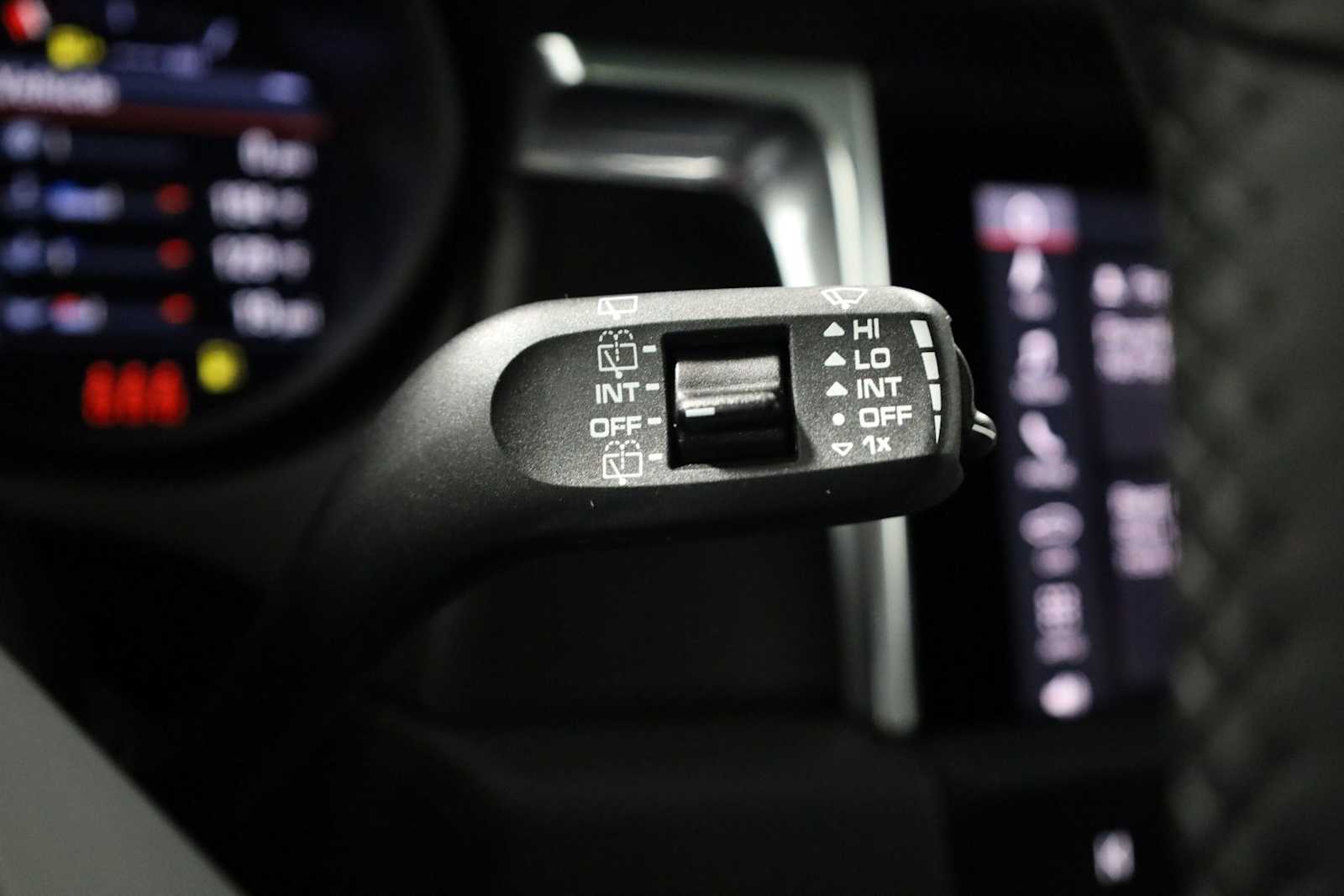 Thumbnail: 2025 Porsche Macan - 29