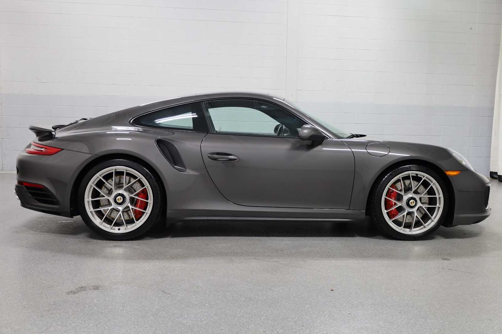 Thumbnail: 2019 Porsche 911 - 10