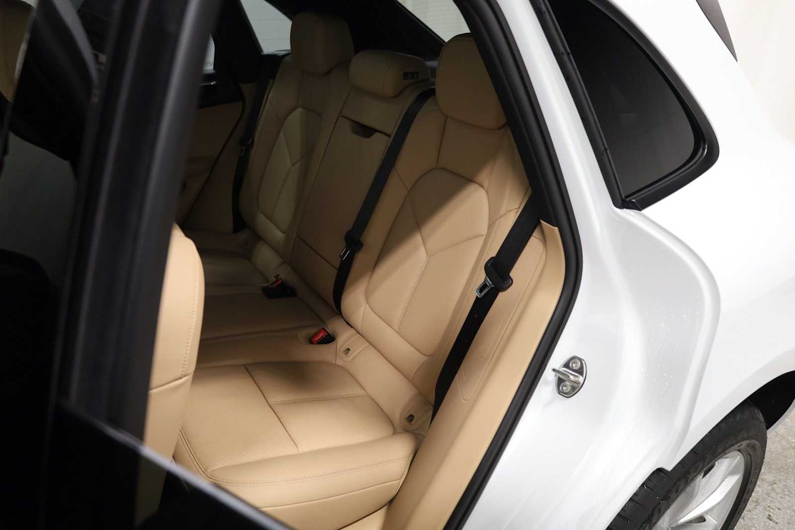 Thumbnail: 2026 Porsche Macan - 36