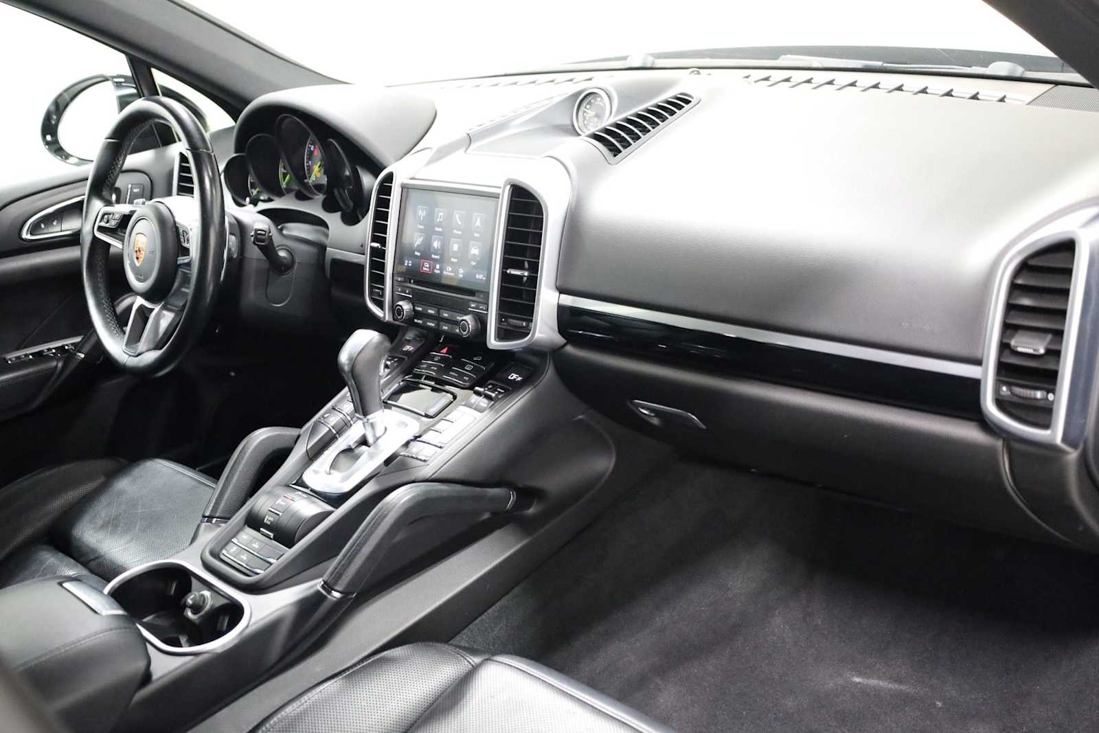 Thumbnail: 2017 Porsche Cayenne - 6