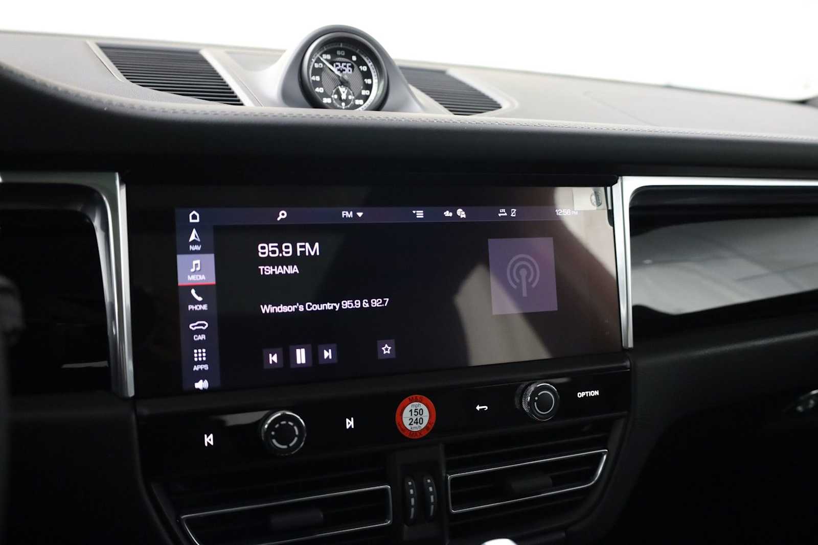 Thumbnail: 2026 Porsche Macan - 32