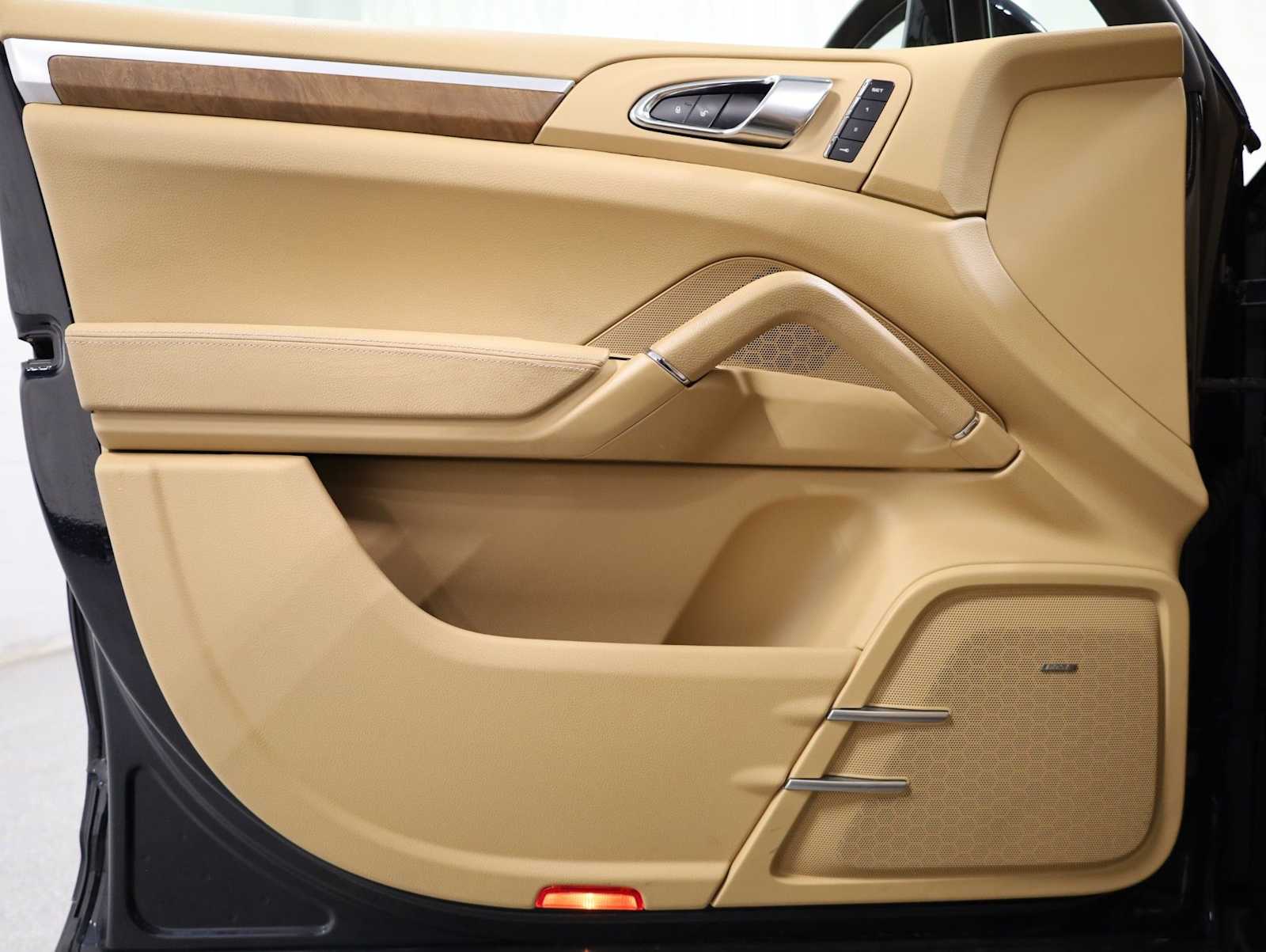 Thumbnail: 2015 Porsche Cayenne - 16
