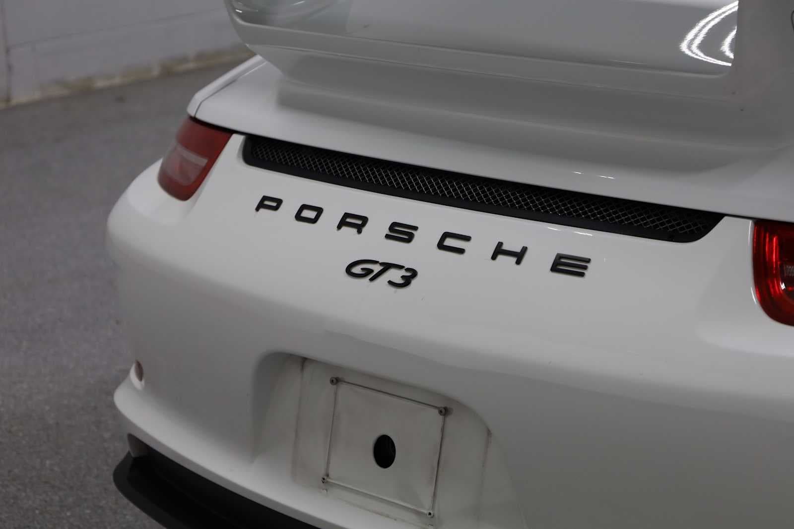 Thumbnail: 2016 Porsche 911 - 8