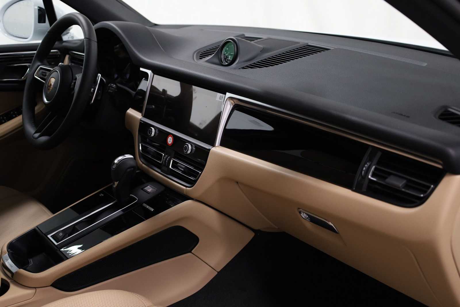 Thumbnail: 2026 Porsche Macan - 6