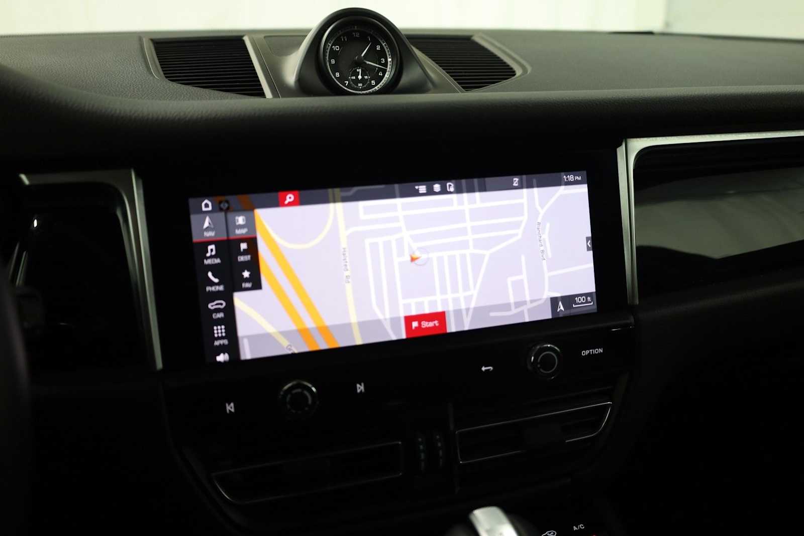 Thumbnail: 2023 Porsche Macan - 33