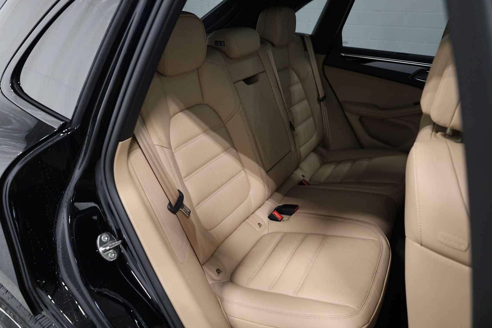 Thumbnail: 2026 Porsche Macan - 37