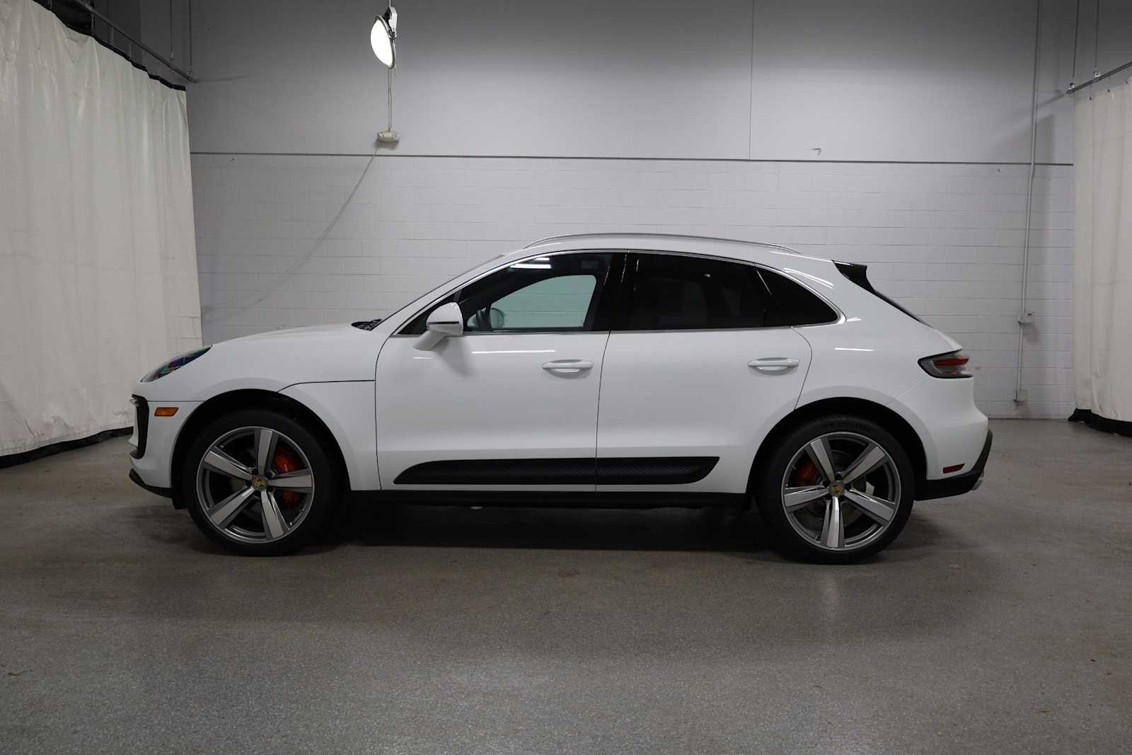 Thumbnail: 2026 Porsche Macan - 2