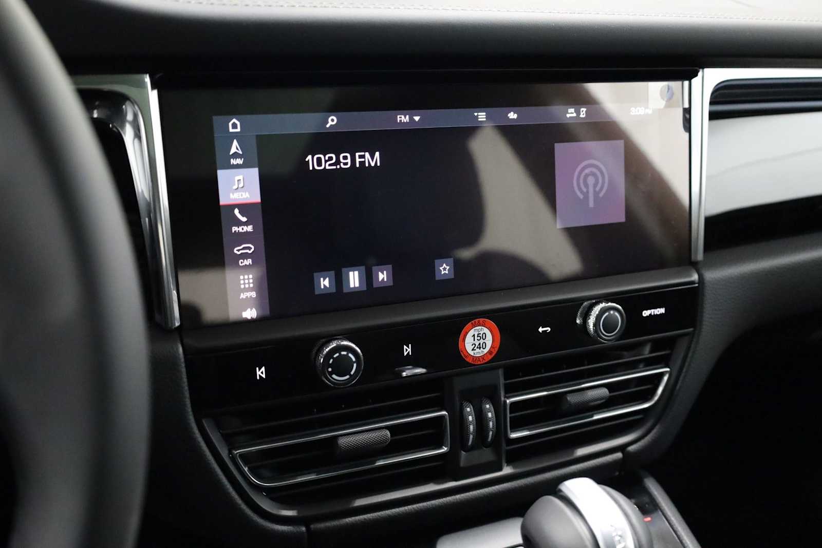 Thumbnail: 2026 Porsche Macan - 32