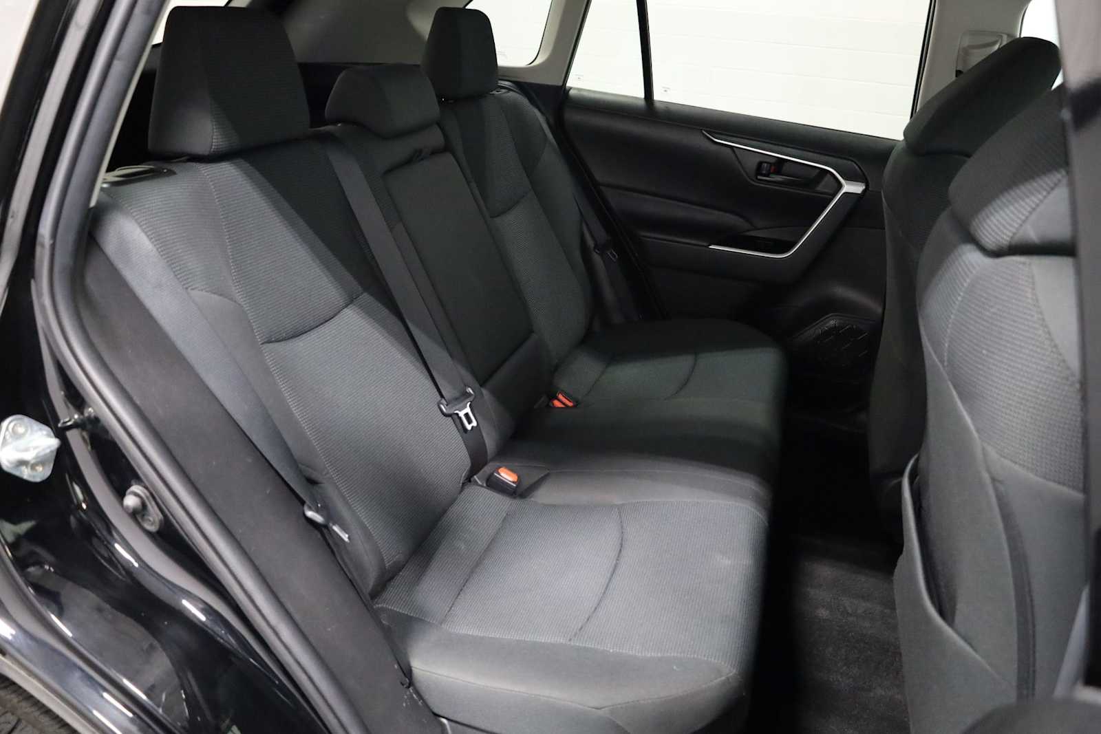 Thumbnail: 2021 Toyota RAV4 - 33