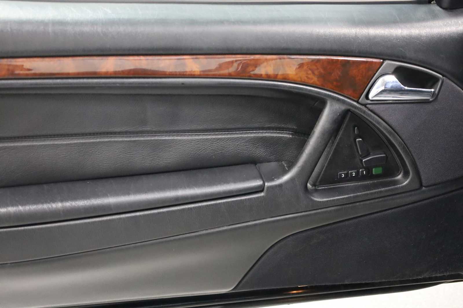 Thumbnail: 1996 Mercedes-Benz SL-Class - 16