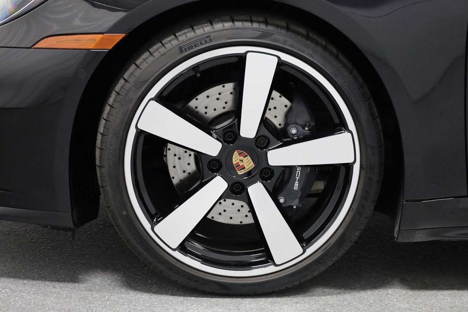 Thumbnail: 2025 Porsche 911 - 34