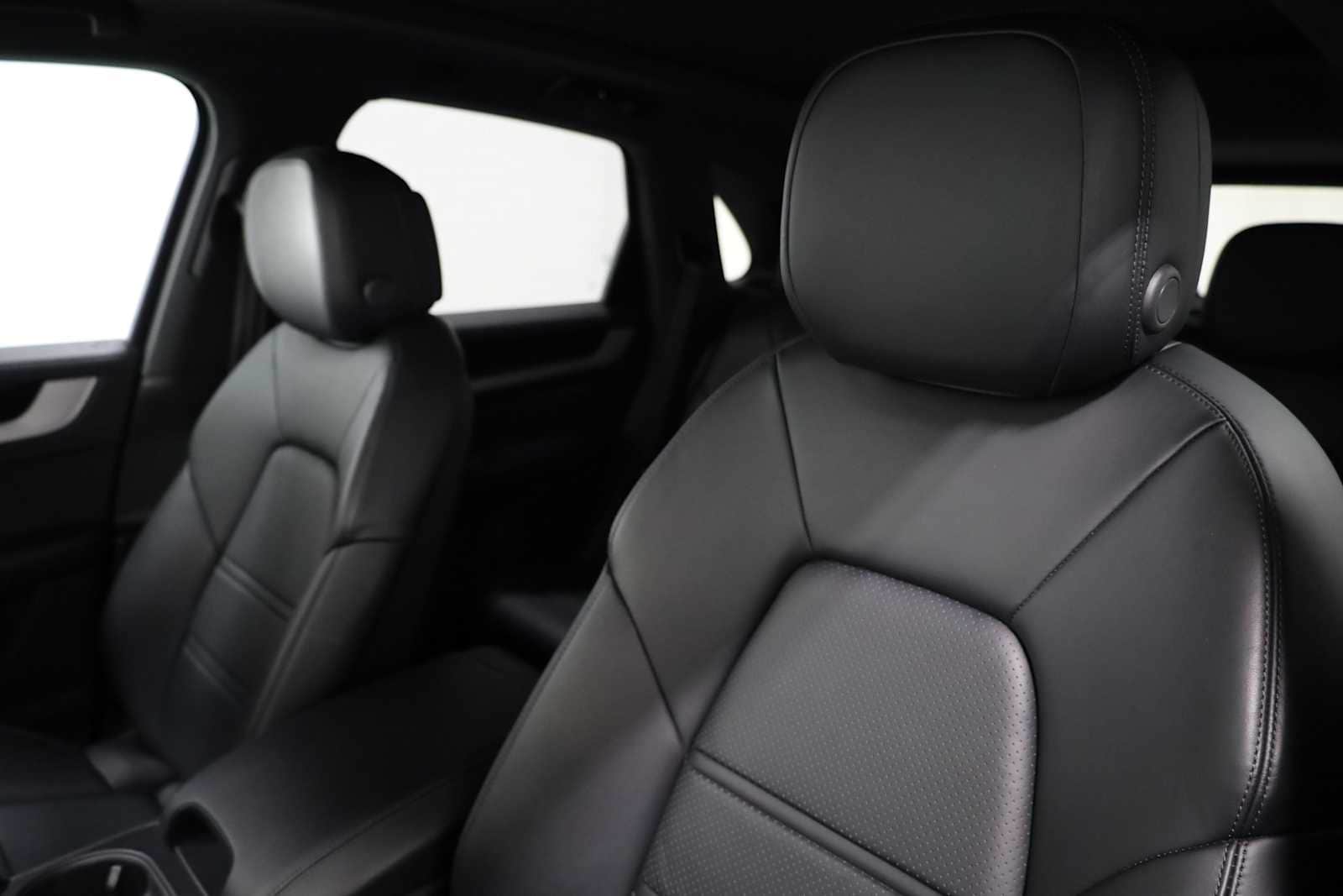 Thumbnail: 2024 Porsche Cayenne - 16