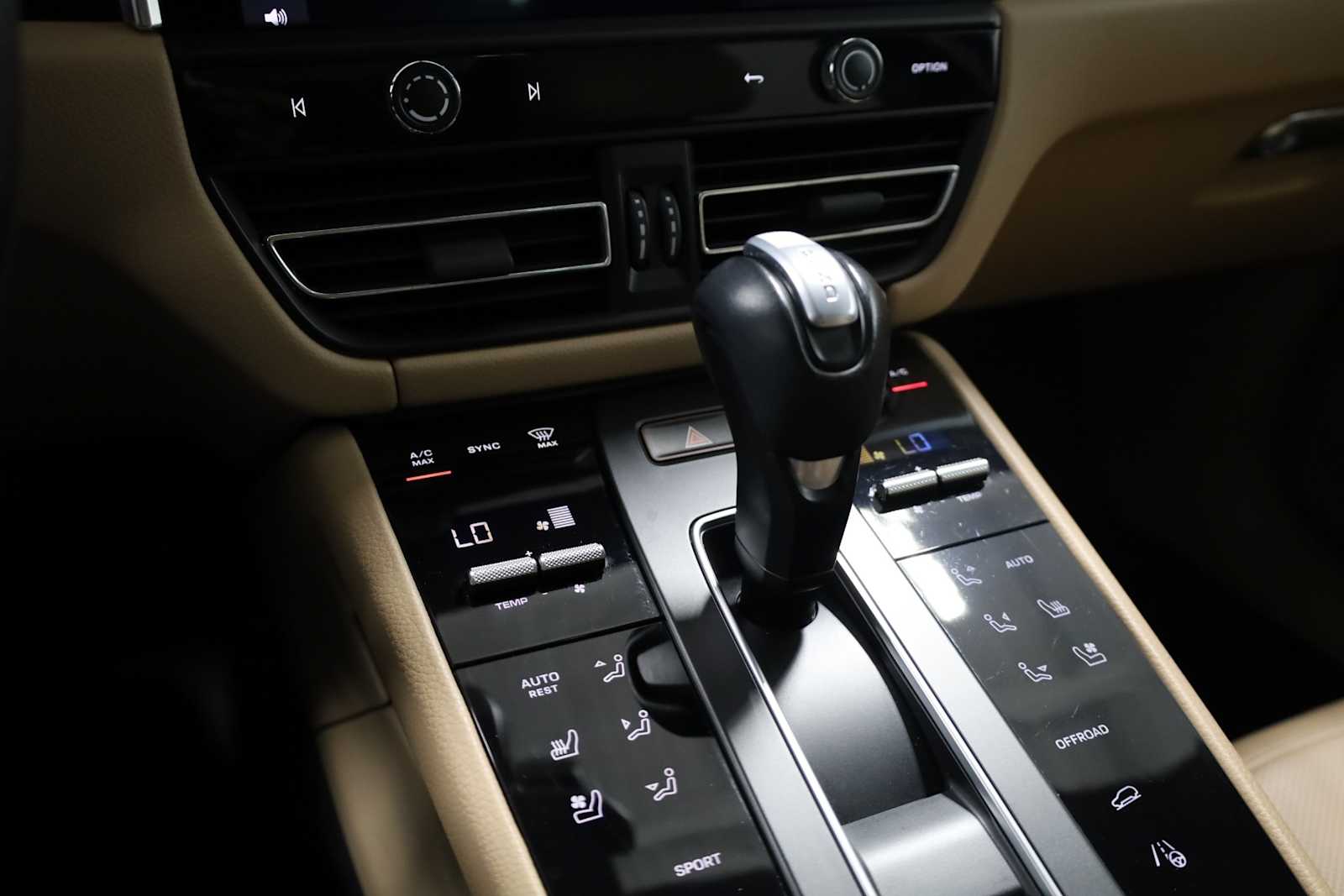 Thumbnail: 2023 Porsche Macan - 31