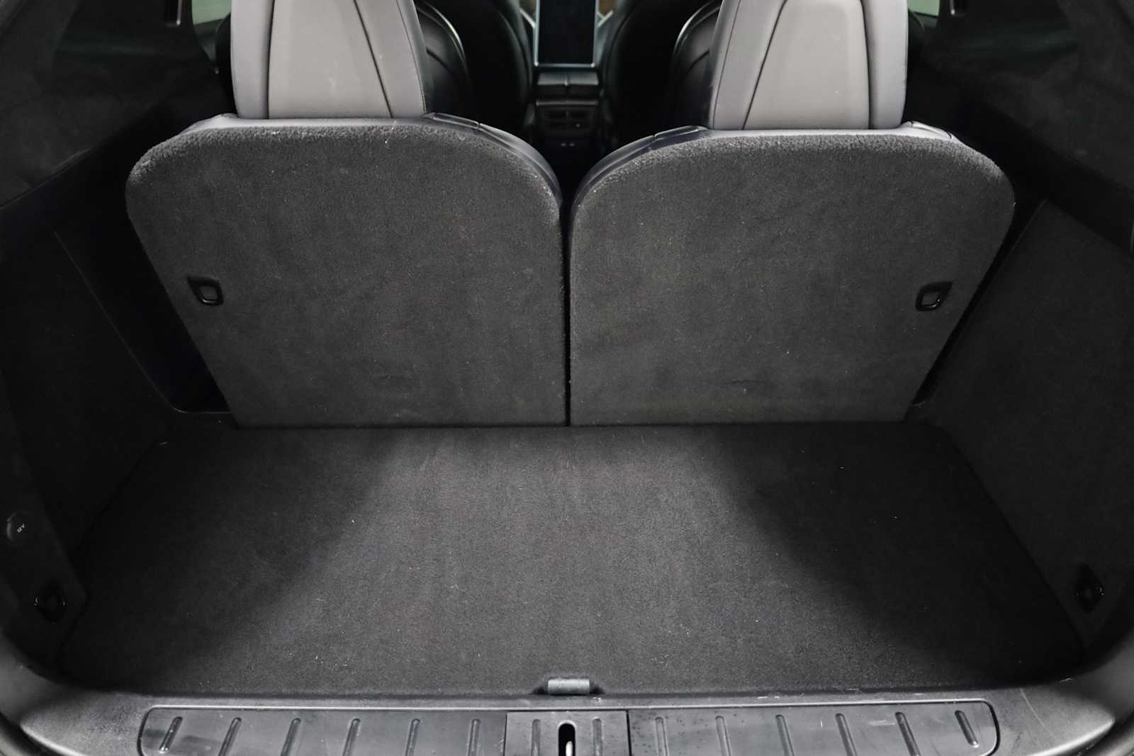Thumbnail: 2021 Tesla Model X - 36