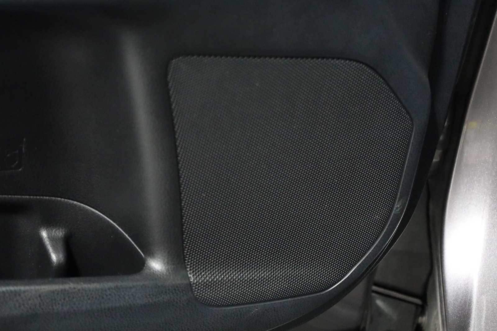 Thumbnail: 2019 Toyota Highlander - 17