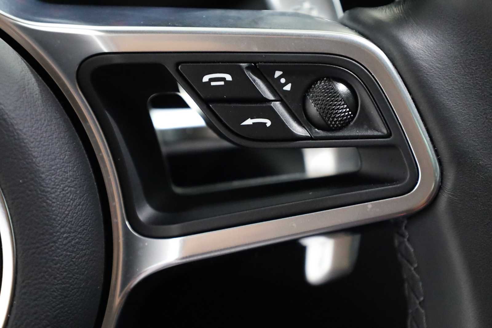 Thumbnail: 2021 Porsche Macan - 28