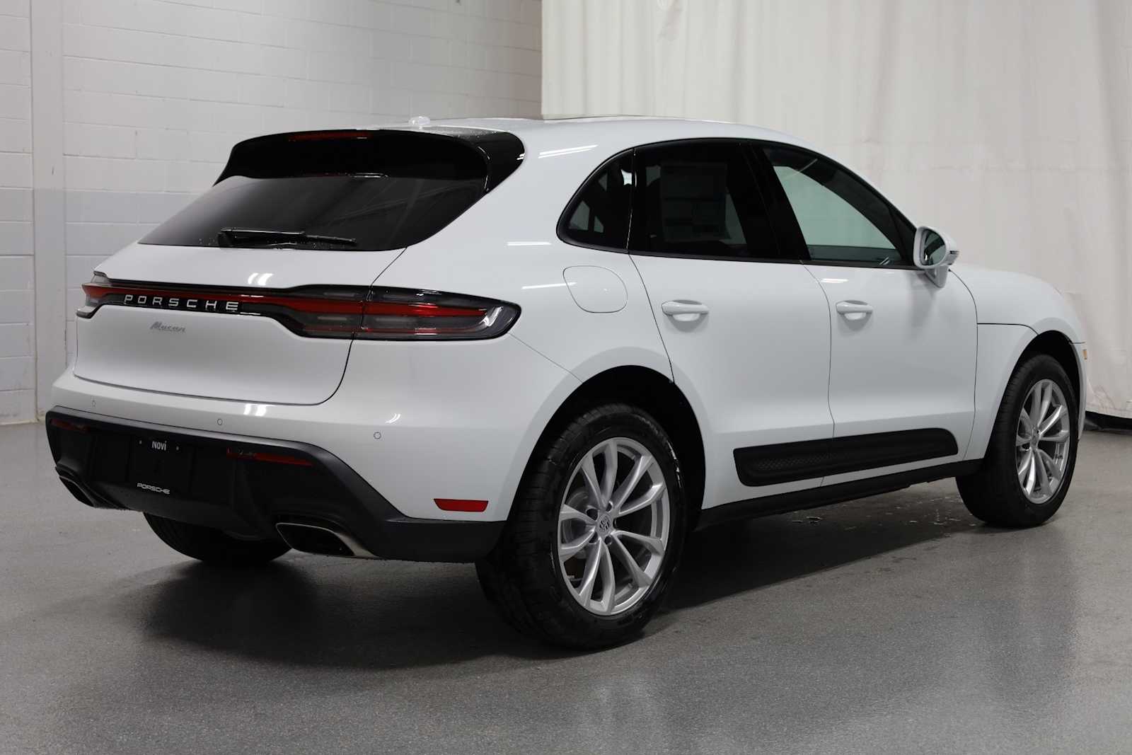 Thumbnail: 2026 Porsche Macan - 9