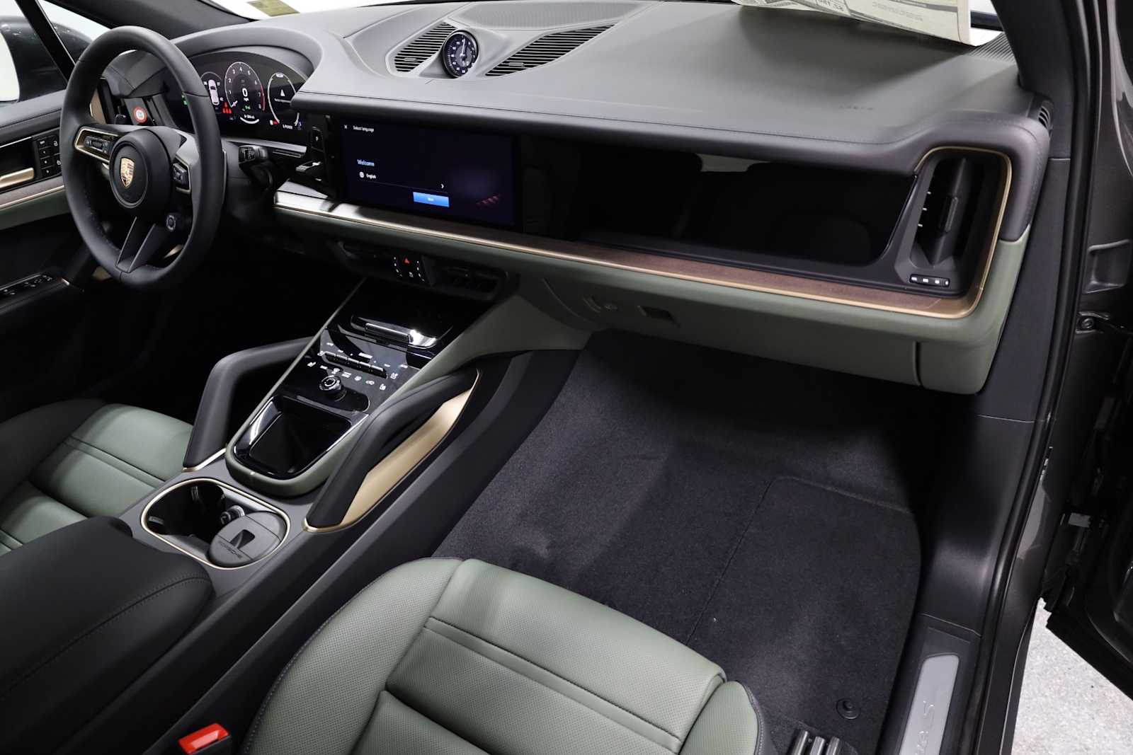 Thumbnail: 2024 Porsche Cayenne - 3
