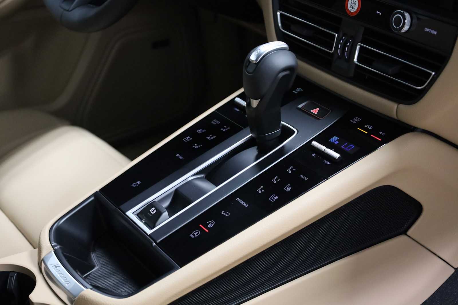 Thumbnail: 2026 Porsche Macan - 21