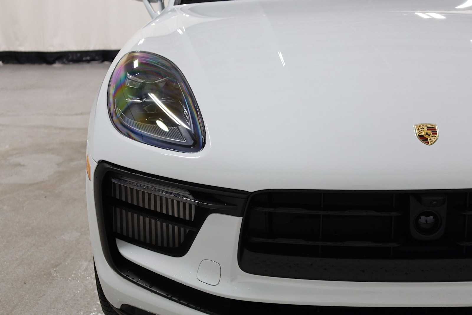 Thumbnail: 2026 Porsche Macan - 15